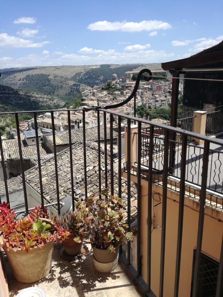 Finestre Su Ibla