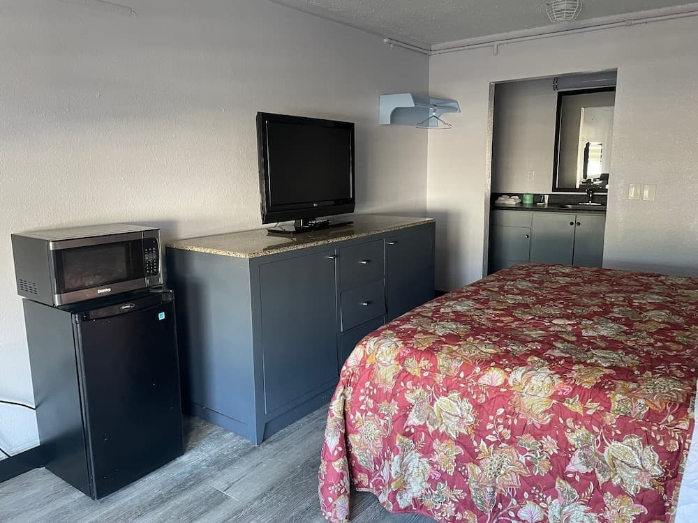 Budgetel Inn & Suites