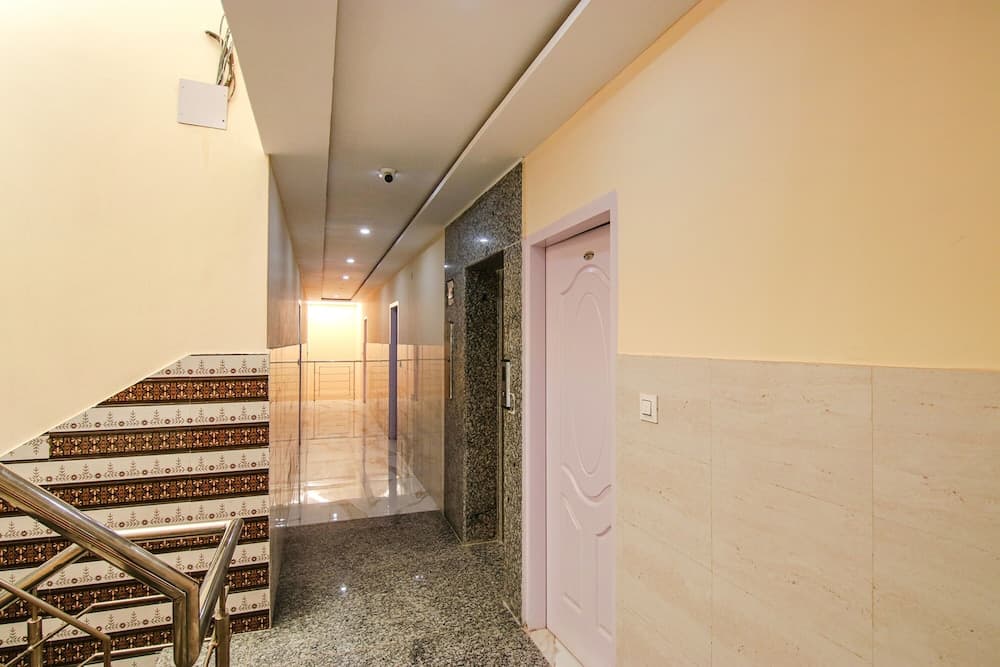 Fabhotel Hari Residency