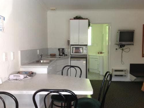 Breeze Motels