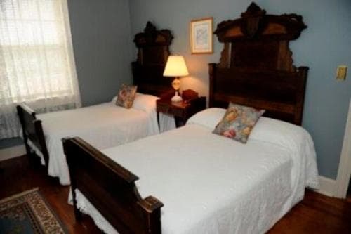 Inn At The Olde Silk Mill
