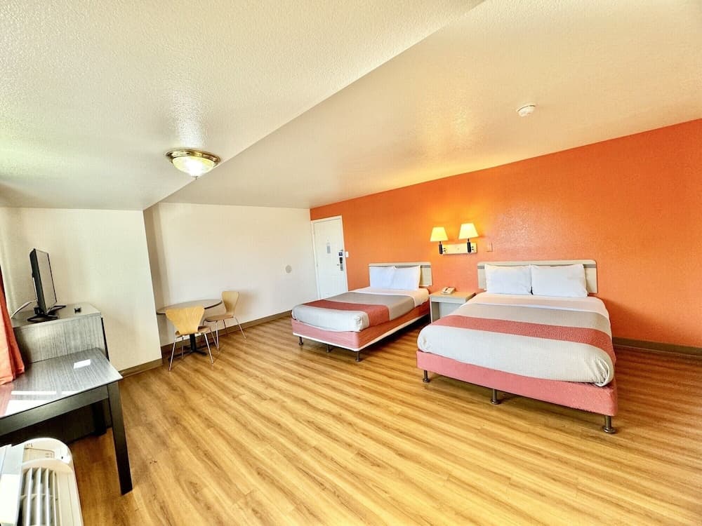 Studio 6 Bellflower CA Los Angeles