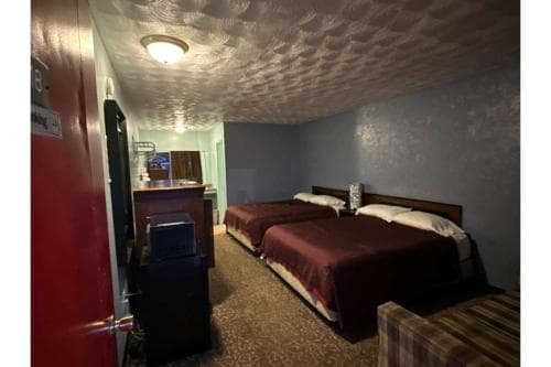 Gray Plaza Motel