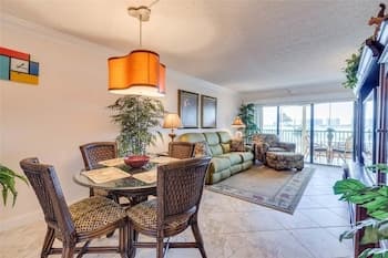 Windward Point Elevator Heated Pool 2 Br condo by RedAwning
