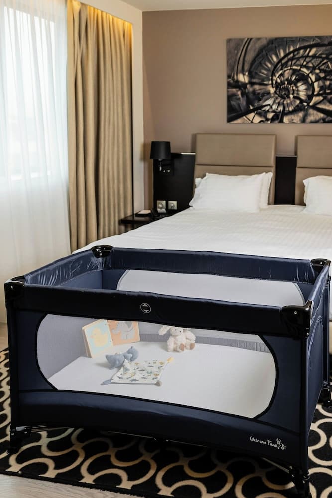 AC Porte Maillot Hotel