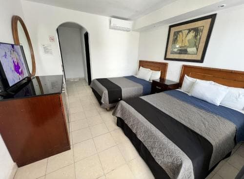 Zona Dorada Inn