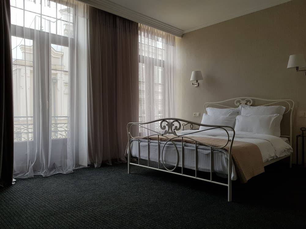 Redline Hotel
