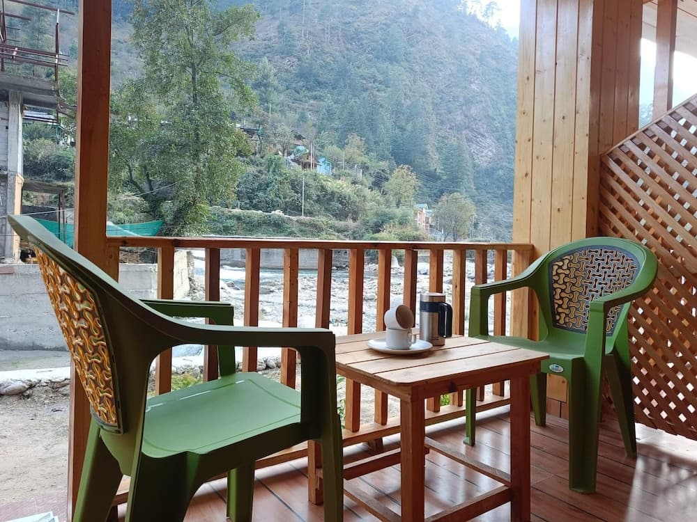 Tirthan Riverside Cottage