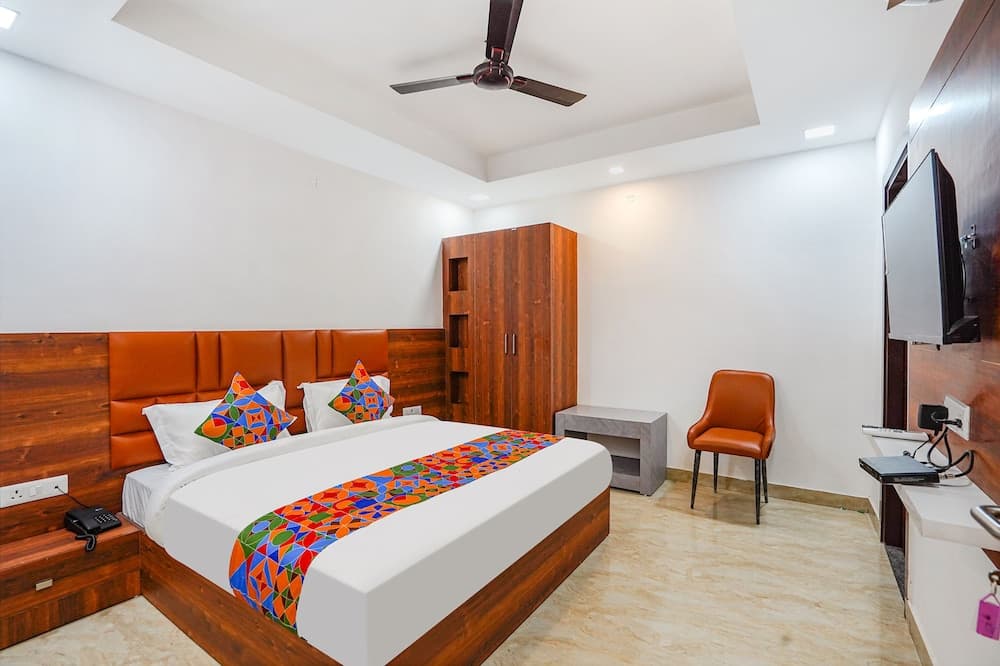 Fabhotel Amayra Inn
