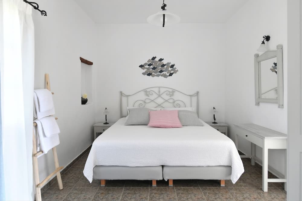 Agrabeli Studios & Apts