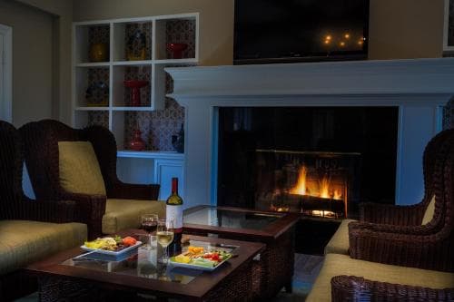 Lighthouse Lodge And Cottages