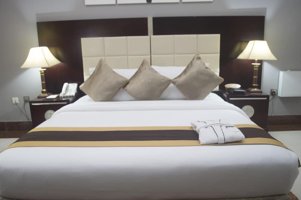 GrandBee Suites