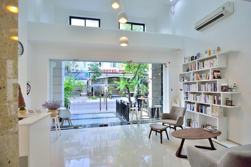 Comma House