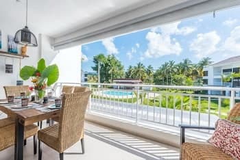 Los Cocos Residences