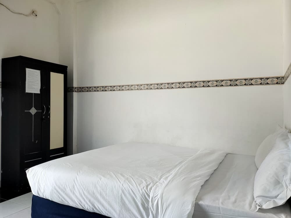 OYO 93412 Kost Irma Syariah Near UPTD SMP Negeri 8 Parepare