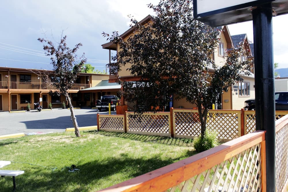Country Motor Inn