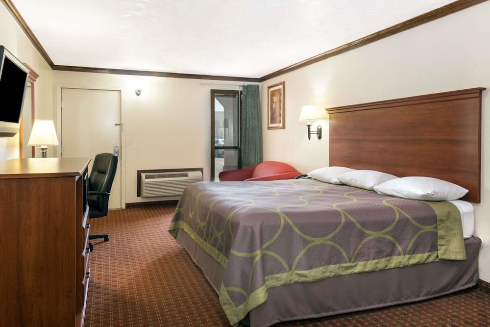 Super 8 by Wyndham Enid