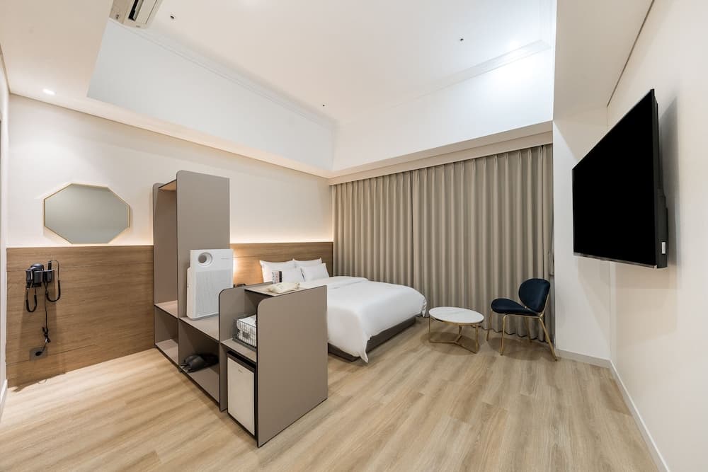 J Top Hotel