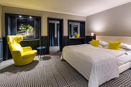 THE MIDTOWN HOTEL