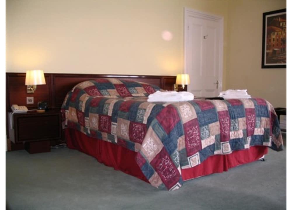 Marine Hotel