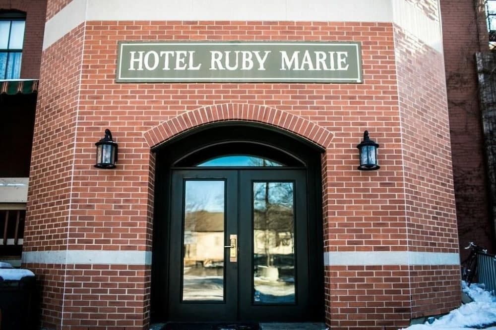 Hotel Ruby Marie
