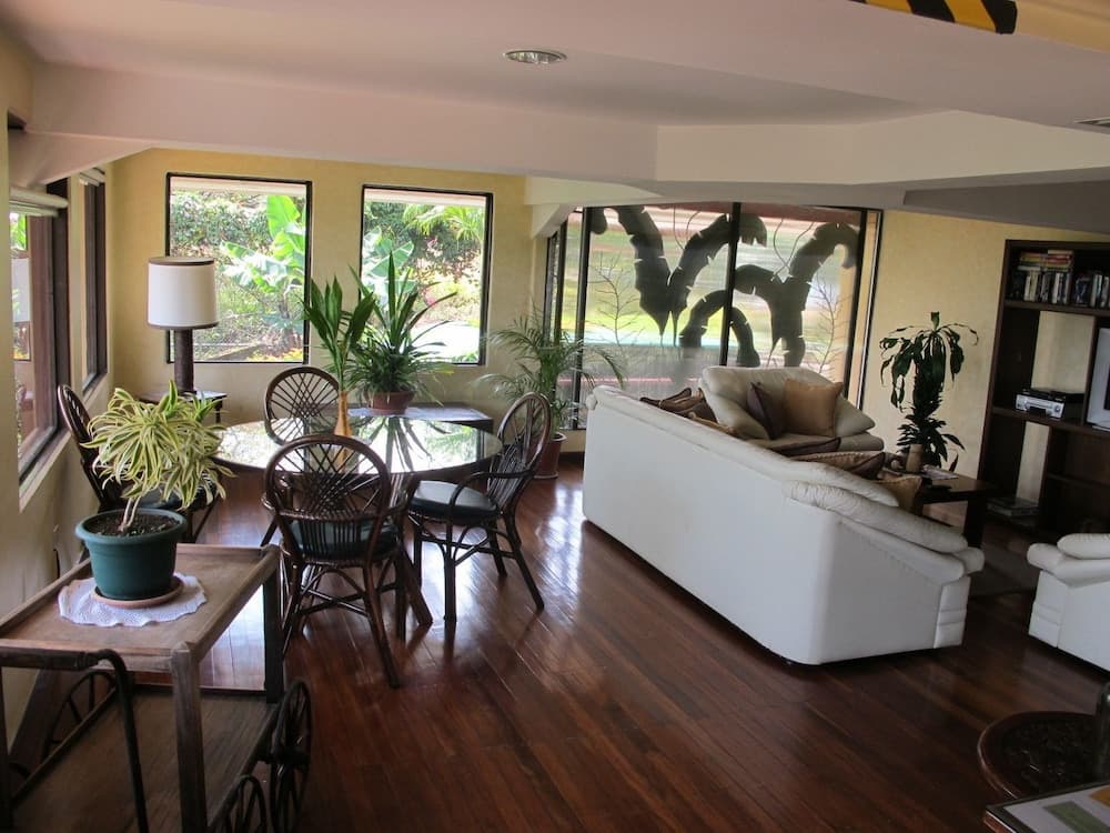 Las Cumbres Inn