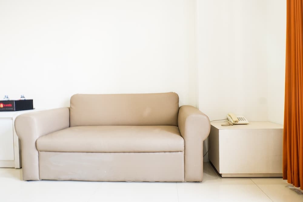 Comfy 1BR Twin Tower Apartment By Travelio