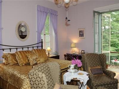 1847 Blake House Inn Bed & Breakfast