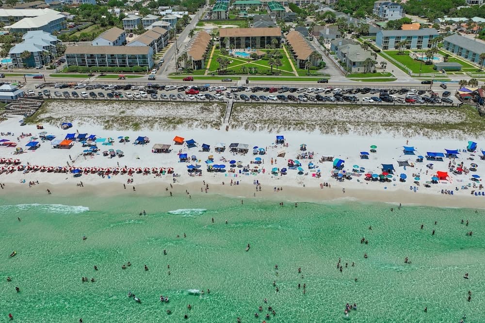 Blue Surf Townhomes 23 by Newman-Dailey