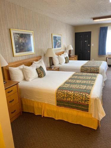 Thunderbird Lodge