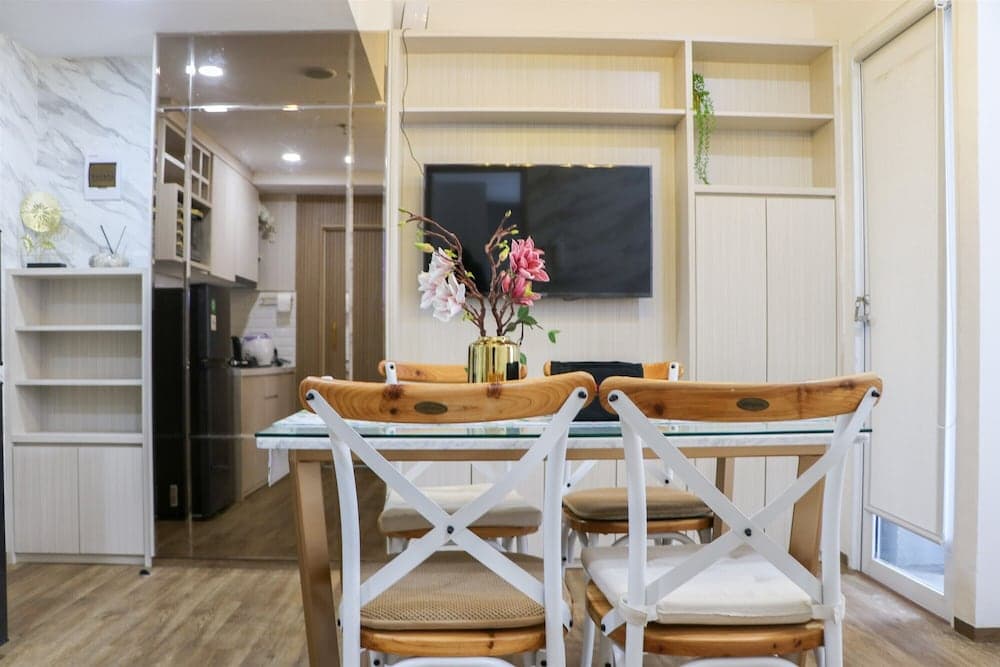 Cozy Stay and Minimalist 1BR Tokyo Riverside PIK 2 Apartment By Travelio