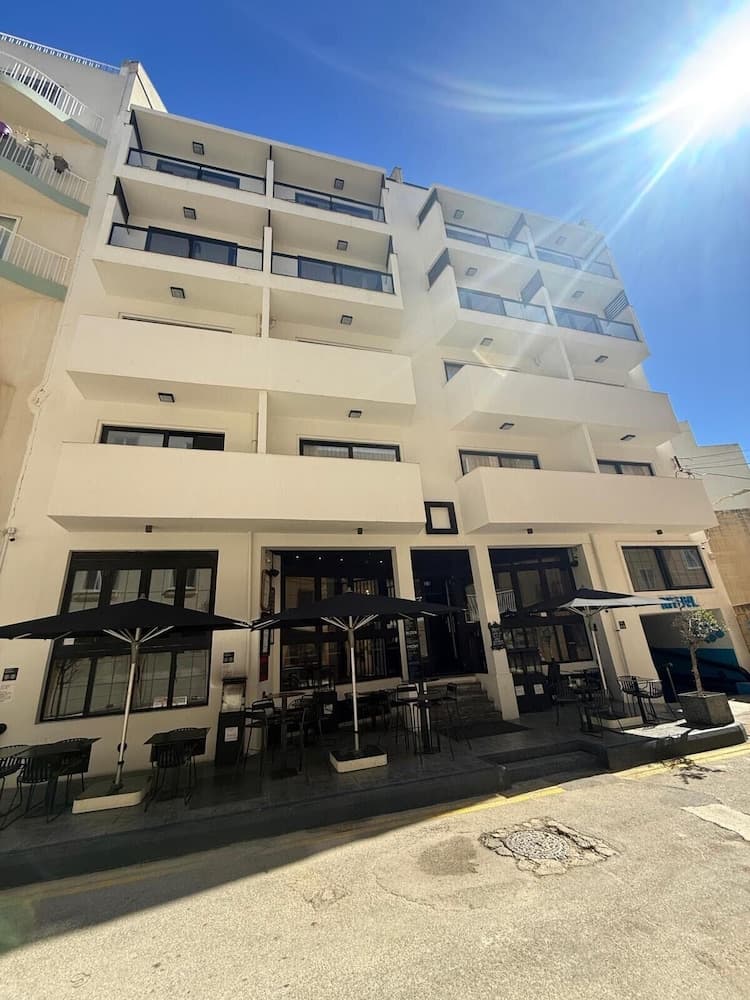 Block Hotel 