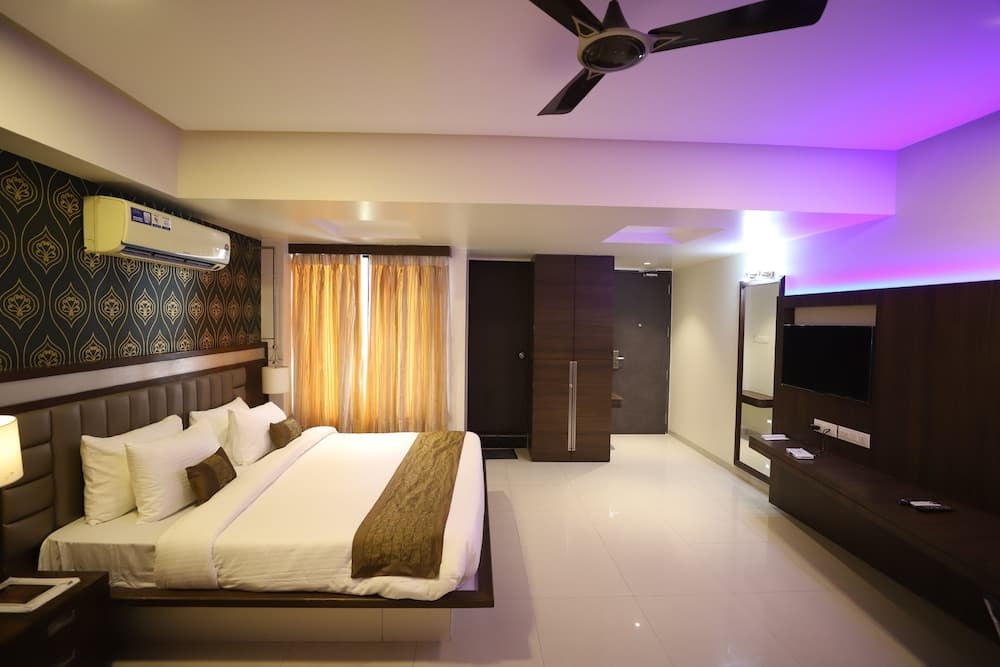 Hotel Seven Sky