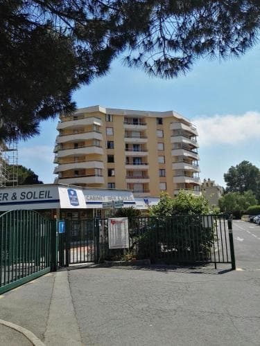 Studio Fréjus Plage l Clim l WiFi l Parking privé
