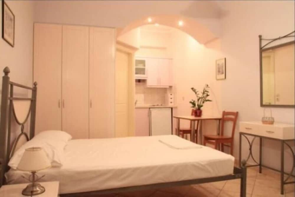 Aigiali Rooms