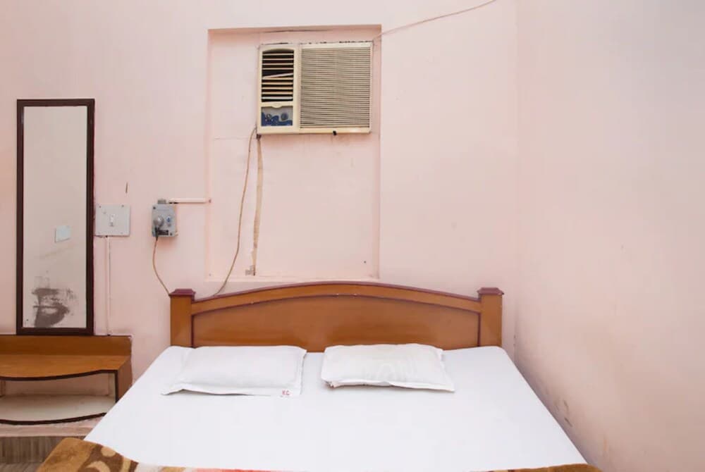 Goroomgo Hotel Good Luck Raipur