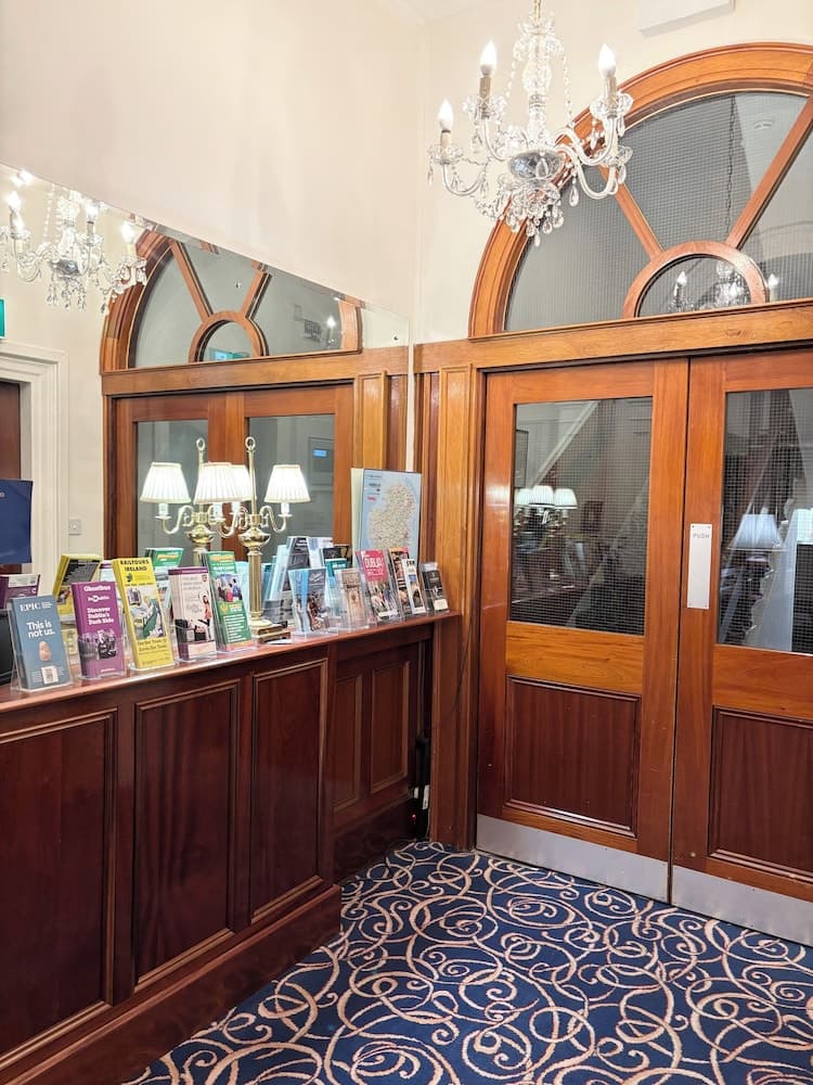 Dergvale Hotel