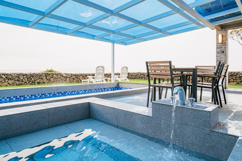 The cloud pool&spa