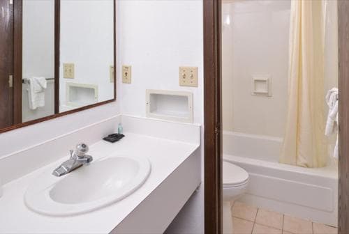 Howard Johnson Express Inn