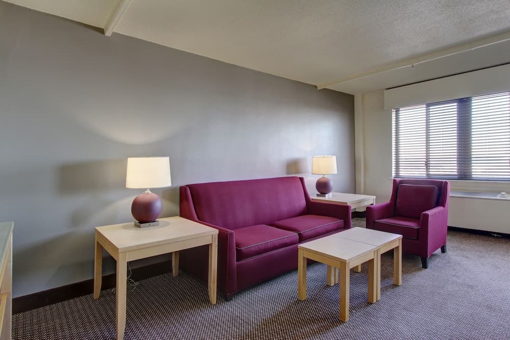 Inlet Tower Hotel & Suites