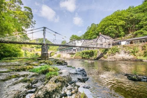 Chainbridge Hotel