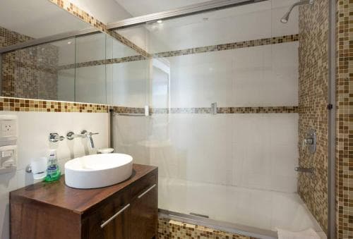 Arevalo Suites