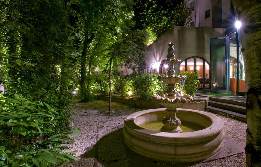 Opera Cadet Hotel