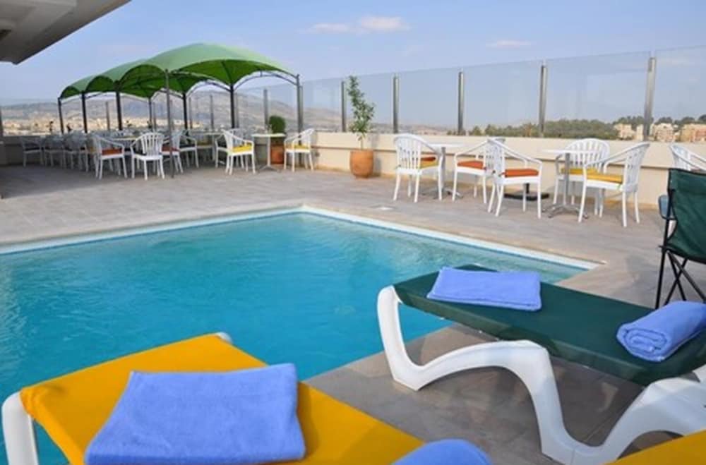 Across Hotel & Spa