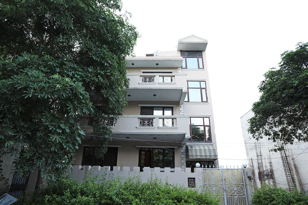 OYO 9299 DLF Phase 4