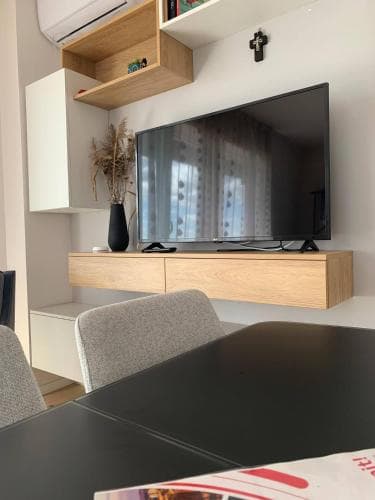 The Comfy Nest - Parking, King Size Bed, Smart Tv