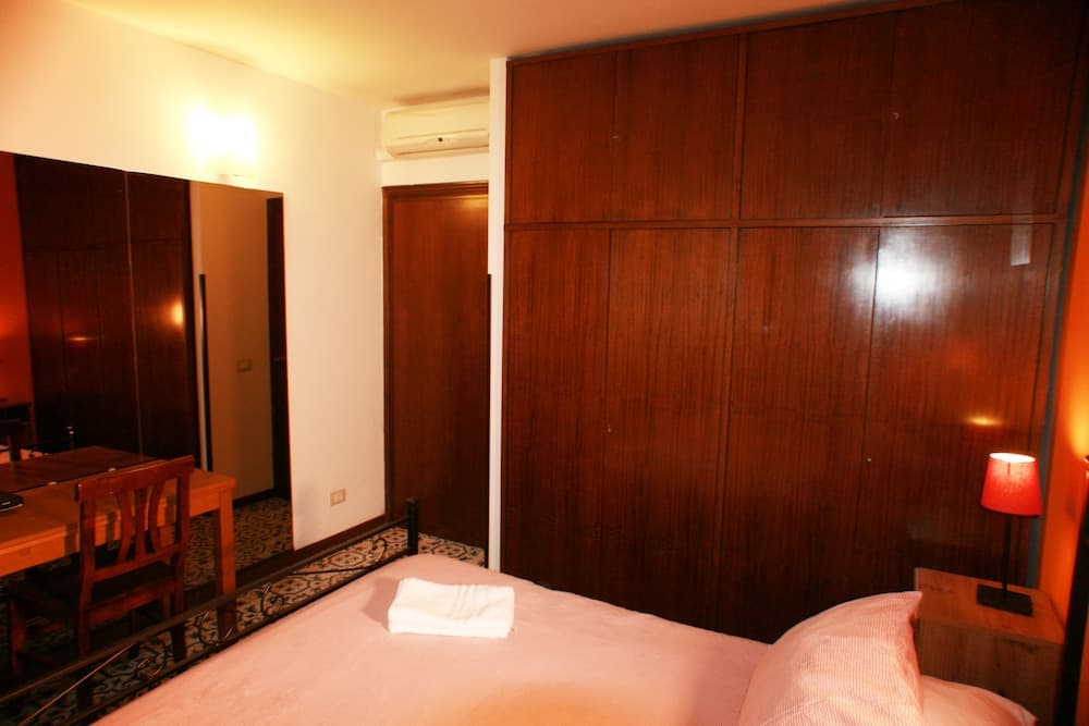 Macao Rooms