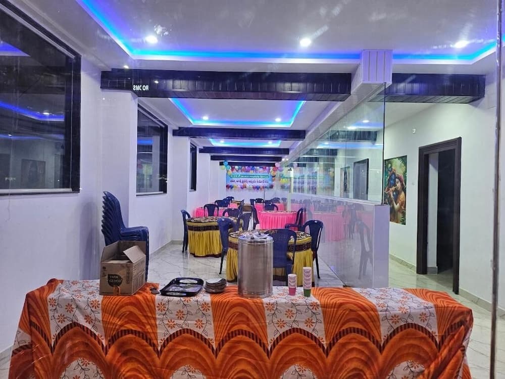 HOTEL VANAMALI