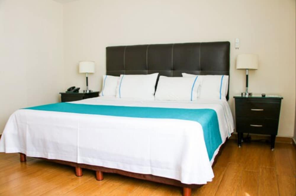 Country Hotel & Suites