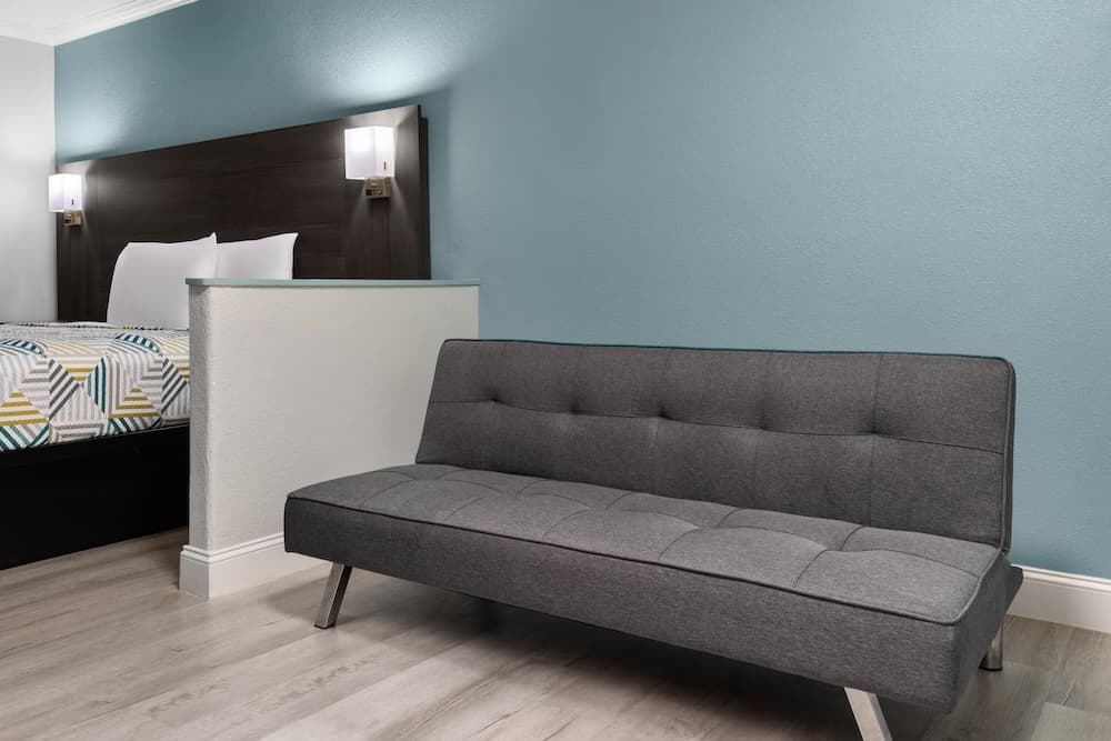 Red Lion Inn & Suites Lemoore